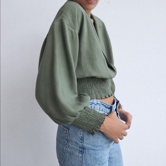 Zara Elasticated Cropped Blouse in Green - Picture 2 of 7